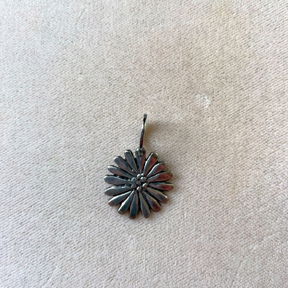 Silpada Flower pendant